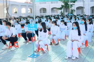 Học sinh Trường THPT Chuyên Hoàng Lê Kha – Tây Ninh trong buổi khai giảng Năm học 2020-2021 (Ảnh: NTCC)