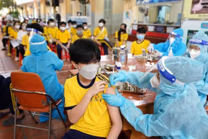Học sinh TP Hồ Chí Minh được tiêm vắc xin phòng Covid-19 (Ảnh: HCDC).