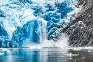 Các sông băng đang tan chảy do biến đổi khí hậu.