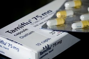 Tamiflu có thể gây ra một số tác dụng phụ, thường gặp nhất là nôn ói.