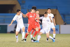 Trận Viettel (áo sẫm) gặp Hà Nội FC thuộc vòng 2 V-League 2022.