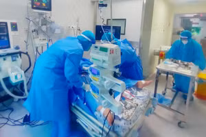 Nhiều trẻ béo phì nguy kịch khi mắc Covid-19. Ảnh: Bệnh viện Nhi đồng Thành phố.