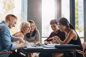 Sinh viên quốc tế theo học tại Pháp.