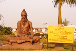 Tượng của Sushruta ở Patanjali Yogpeeth, thành phố Haridwar, Ấn Độ.