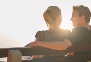 Kết hôn với người đàn ông kém 13 tuổi