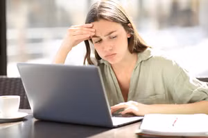 Sinh viên Anh sẽ phải nghỉ học nếu không thể chi trả các khoản phí.