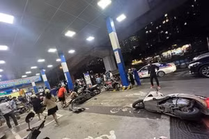 Hiện trường vụ TNGT tại cây xăng đường Láng.