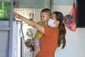 Con em công nhân lao động trên địa bàn TP Đà Nẵng. Ảnh tư liệu