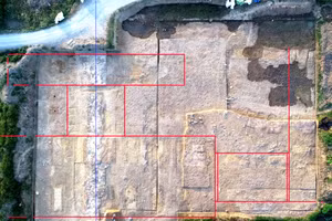 Khu vực Chính điện Thành nhà Hồ.