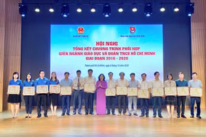 Các tập thể nhận Bằng khen đạt thành tích xuất sắc trong việc thực hiện các chương trình phối hợp giữa ngành GD-ĐT và Trung ương Đoàn TNCS Hồ Chí Minh giai đoạn 2016-2020.