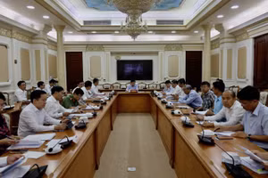 Toàn cảnh cuộc họp của Thường trực Ban chỉ đạo phòng chống COVID-19 TP.HCM với các đơn vị liên quan. Ảnh Trung tâm Báo chí TP.HCM.