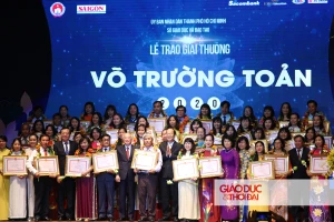 50 nhà giáo tiêu biểu nhận giải thưởng Võ Trường Toản năm 2020. Ảnh: Tuấn Anh 