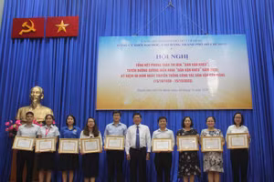 Tuyên dương các tập thể điển hình trong phong trào "Dân vận khéo" 2020