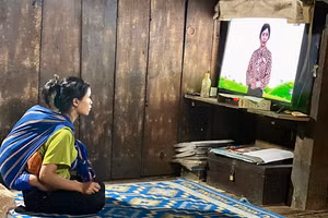 Người dân mua tivi để theo dõi thông tin, các chính sách, pháp luật của Đảng, Nhà nước.