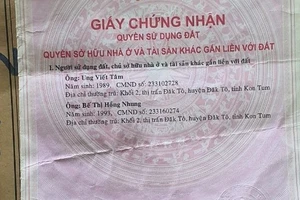 Sổ đỏ được làm giả để mang đi cầm cố, vay tiền. Ảnh: Cơ quan công an.