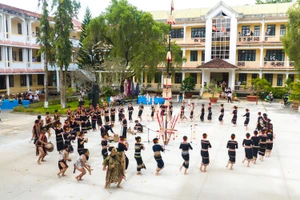 Không gian văn hóa cồng chiêng Tây Nguyên được UNESCO công nhận là Kiệt tác truyền khẩu và phi vật thể nhân loại vào ngày 25 tháng 11 năm 2005.