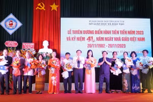 Thầy, cô giáo tiêu biểu được tuyên dương nhân Kỷ niệm 41 năm Ngày Nhà giáo Việt Nam.