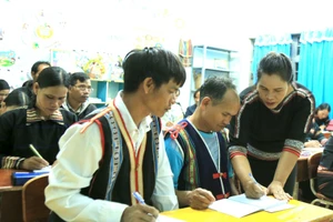 Cán bộ, giáo viên được tập huấn đầy đủ nên khi truyền đạt kiến thức lại cho học viên thuận lợi hơn.