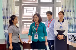 Thứ trưởng Ngô Thị Minh cùng Đoàn công tác đã đến kiểm tra cơ sở vật chất, công tác chuẩn bị cho kỳ thi tại Trường THPT Phan Bội Châu.