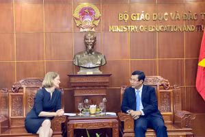 Thứ trưởng Nguyễn Văn Phúc tiếp xã giao bà Wendy Matthews (Đại sứ New Zealand tại Việt Nam). Ảnh: An Nhiên