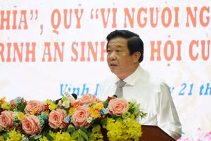 Ông Bùi Văn Nghiêm, Bí thư Tỉnh ủy Vĩnh Long, phát biểu tại hội nghị.