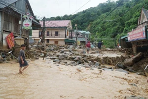 Thị trấn Mường Xén (huyện Kỳ Sơn, Nghệ An) tan hoang sau mưa lũ.