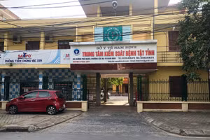 CDC Nam Định được UBND tỉnh Nam Định cấp hơn 13 tỷ đồng để mua sắm máy móc, thiết bị, vật tư, hoá chất phục vụ công tác phòng, chống dịch Covid-19.