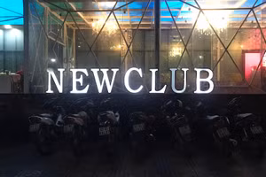 Quan bar New Club, nơi phát hiện 102 người dương tính với ma túy. Ảnh: Nhân dân