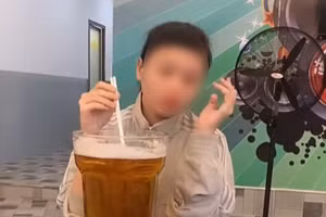 Cô gái uống 13 lon bia trong 12 phút