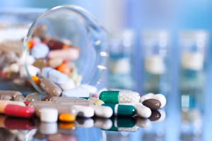 Cảnh báo suýt mất mạng vì tự dùng thuốc chữa viêm họng