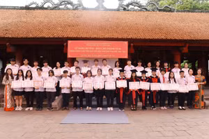 Ngành Giáo dục Đống Đa tuyên dương tập thể và cá nhân tiêu biểu