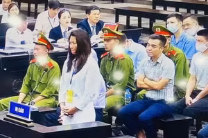 Nguyễn Thị Thanh Hằng trước toà.