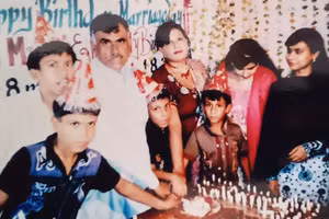 Gia đình 9 người có cùng ngày sinh ở Pakistan. Ảnh: Guinness World Records