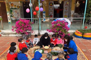 Cô trò nhà trường hòa mình trong không gian Tết cổ truyền.