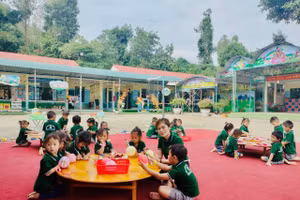 Một buổi học trải nghiệm của cô trò nhà trường