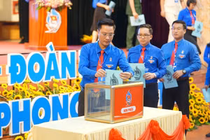 Bỏ phiếu bầu Ban chấp hành khóa mới