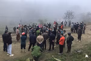 Ngay sau khi sự việc xảy ra, lực lượng chức năng tỉnh Lào Cai đã có mặt để giải tán đám đông, hỗ trợ đưa người đi cấp cứu