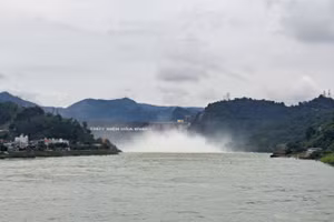 Thủy điện Hòa Bình mở cửa xả thứ 5 vào 20h ngày 15/6