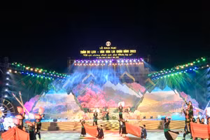 Nhiều tiết mục đặc sắc mang đậm bản sắc văn hoá dân tộc Lai Châu được phô diễn.