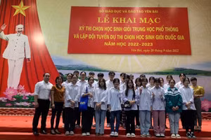 Đoàn Trường THPT Hoàng Văn Thụ, huyện Lục Yên tham gia kỳ thi