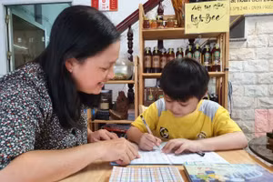 Có SGK và thiết bị học tập, phụ huynh yên tâm cho con học tập tại nhà.