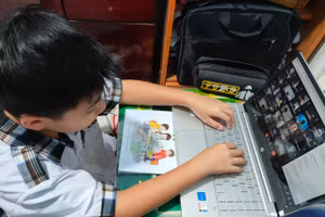 HS từ lớp 6 đến lớp 11 ở An Giang được tạm dừng học trực tuyến 1 tuần.