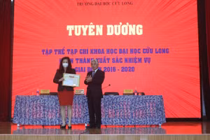 Tuyên dương tập thể Tạp chí khoa học ĐH Cửu Long hoàn thành xuất sắc nhiệm vụ.
