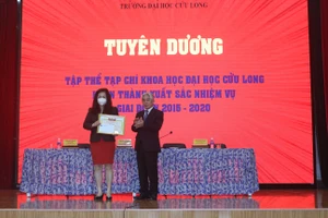 Tuyên dương tập thể Tạp chí khoa học ĐH Cửu Long hoàn thành xuất sắc nhiệm vụ.