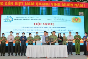 Trường ĐH Kiên Giang và Công an tỉnh Kiên Giang ký kết quy chế phối hợp giai đoạn 2021 – 2026.