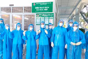 Đội tình nguyện SV khối Sức khỏe Trường ĐH Cửu Long hỗ trợ ngành Y tế huyện Tam Bình, Vĩnh Long.