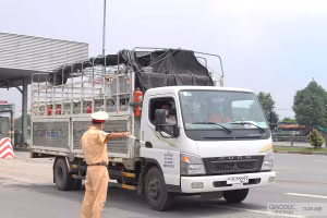 Từ 0 giờ ngày 5/7, tỉnh Đồng Nai đã bắt đầu kiểm tra giấy xét nghiệm Covid-19 với tất cả các phương tiện đến/về từ TP Hồ Chí Minh và tỉnh Bình Dương.