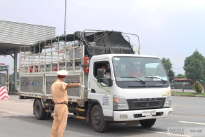 Từ 0 giờ ngày 5/7, tỉnh Đồng Nai đã bắt đầu kiểm tra giấy xét nghiệm Covid-19 với tất cả các phương tiện đến/về từ TP Hồ Chí Minh và tỉnh Bình Dương.