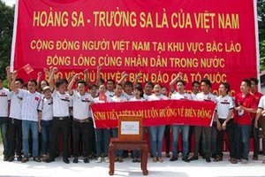 Cộng đồng Việt các tỉnh Bắc Lào mít tinh phản đối Trung Quốc