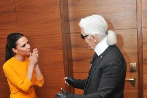 Victoria Beckham và Karl Lagerfeld - Ảnh: Getty